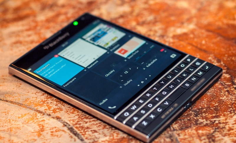 GeekySplash-Blackberry Passport