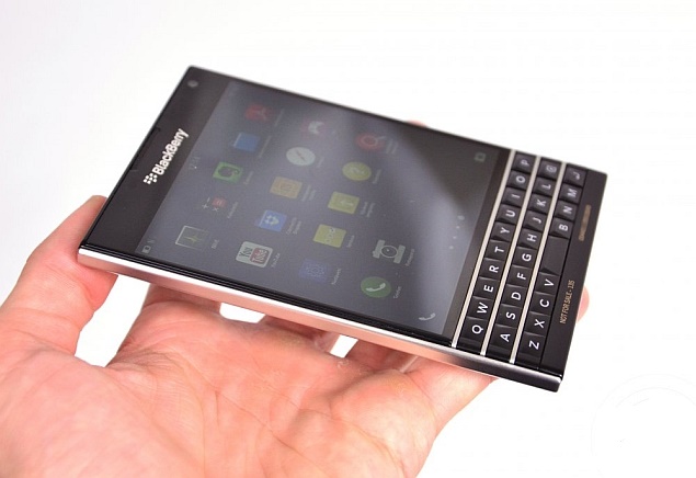 GeekySplash-Blackberry Passport