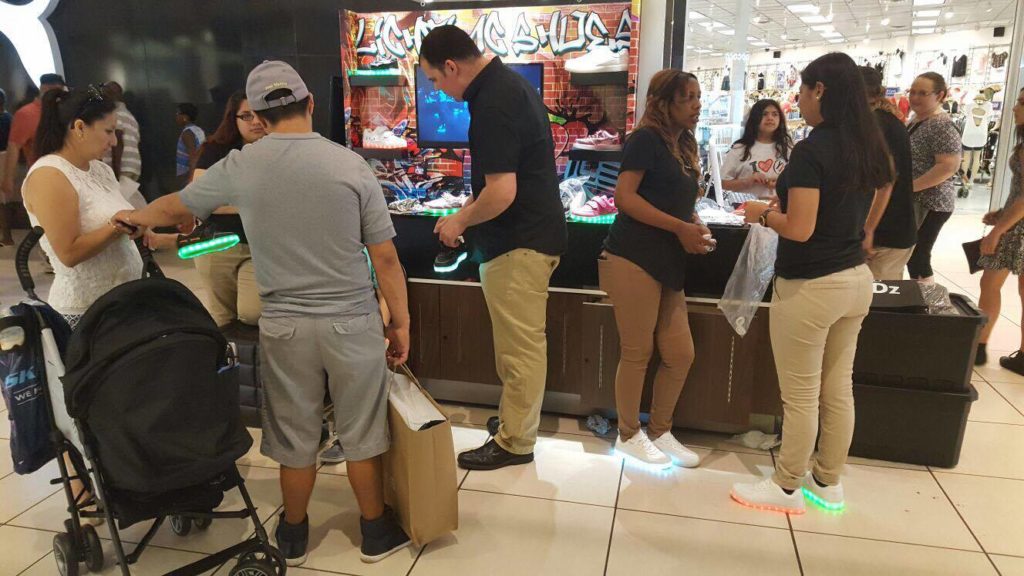 light_up_shoes_glidekicks_sold_in_mall_kiosk_led_sneakers_3