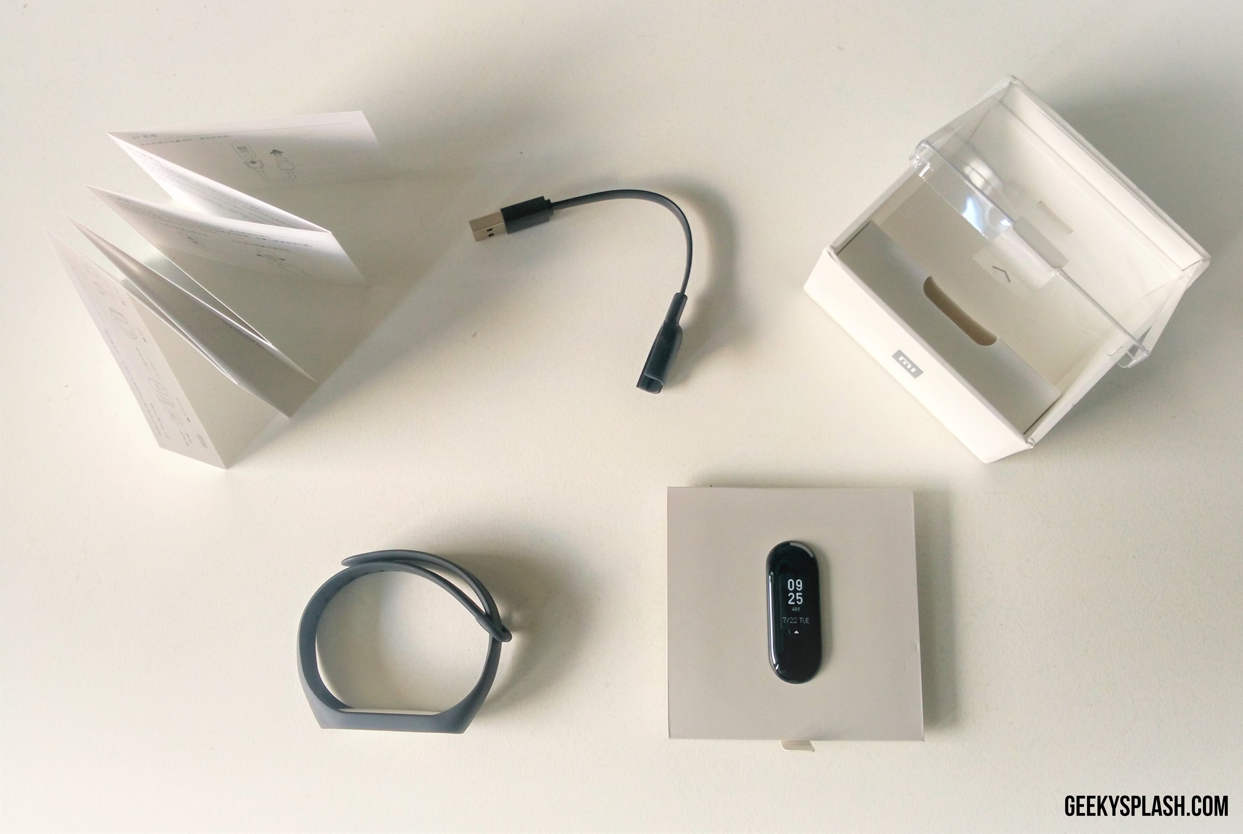 Xiaomi-Mi-Band-3-Unboxed-GeekySplash