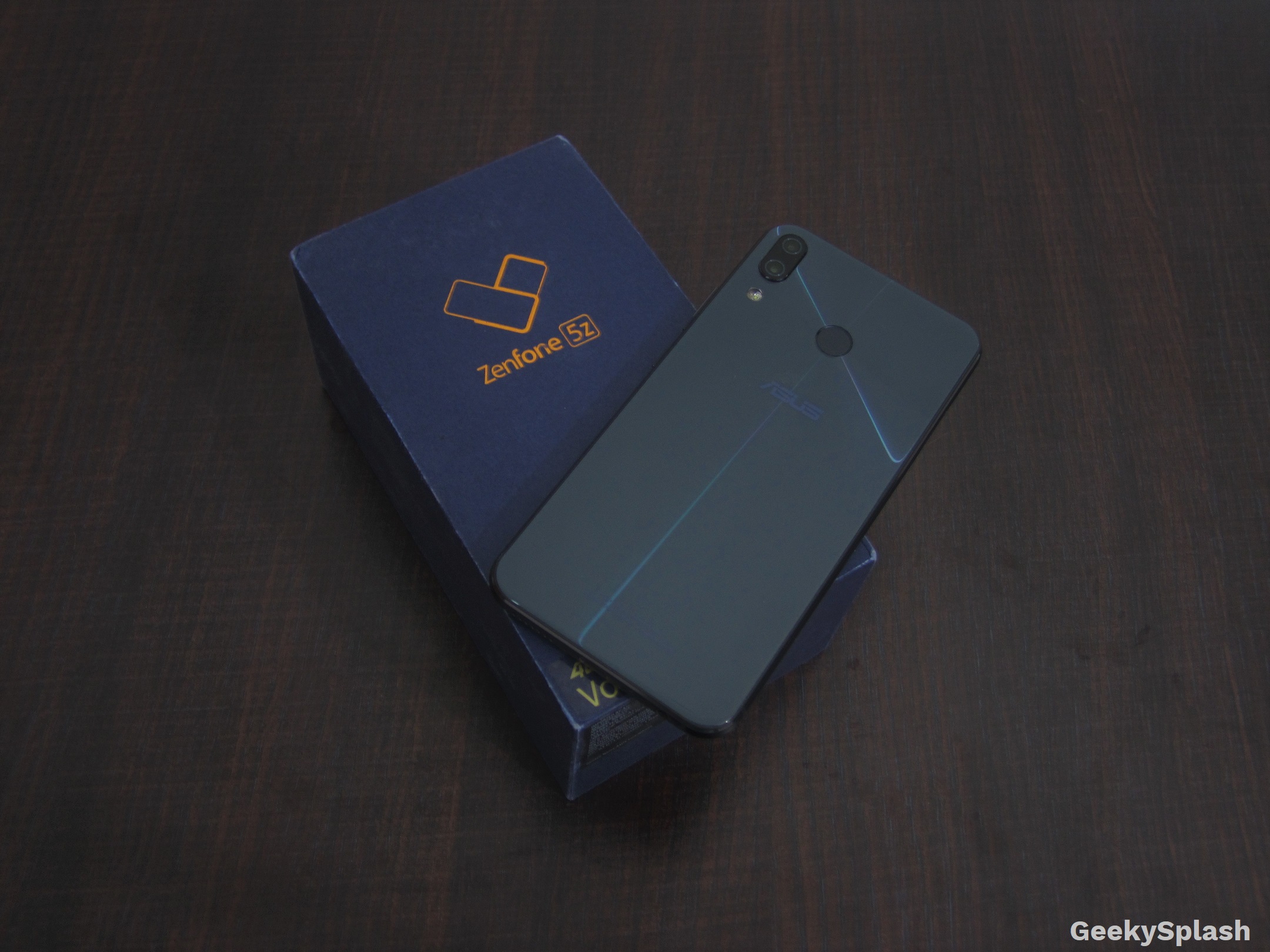 Asus-Zenfone-5Z-Review-3-GeekySplash