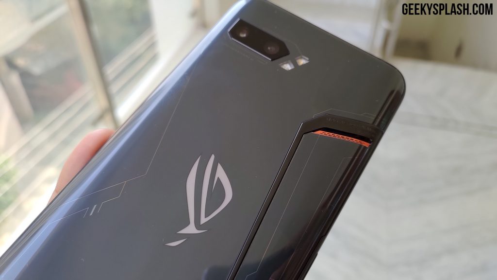 Asus-ROG-Phone-2-Review-GeekySplash-Design-02